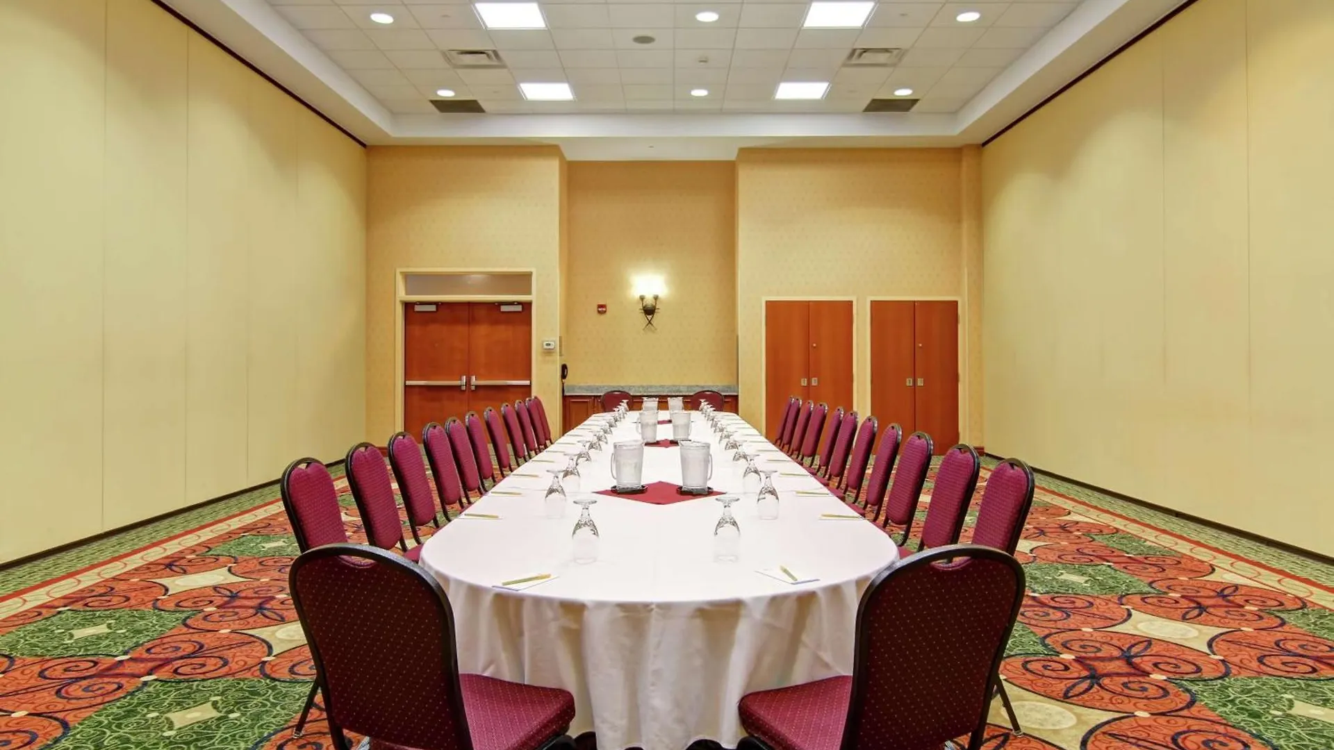 Hilton Garden Inn Ottawa Airport 3*,