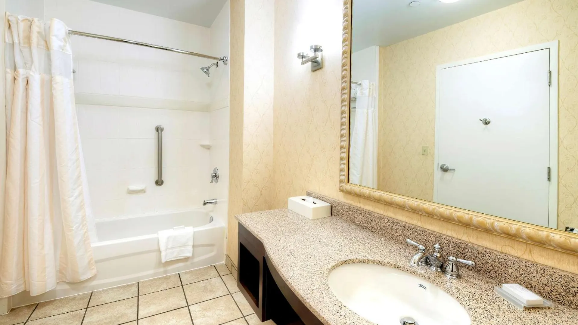 Hilton Garden Inn Ottawa Airport Hotel